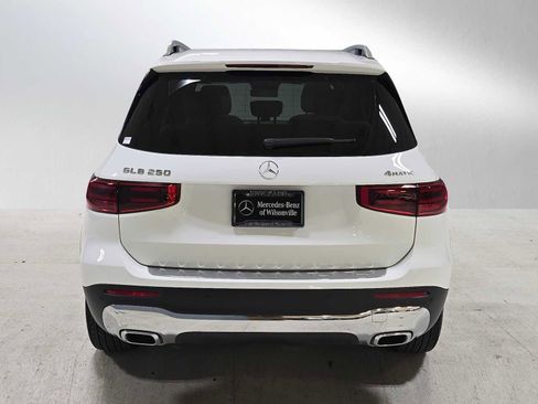 Certified 2025 Mercedes-Benz GLB 250 4MATIC image 4