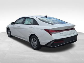 New 2026 Hyundai Elantra SE FWD video 3
