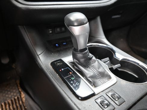 Used 2018 Toyota Highlander SE FWD image 15