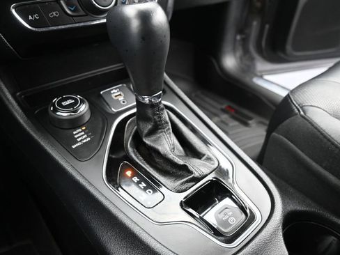 Used 2020 Jeep Cherokee Limited AWD/4WD image 27