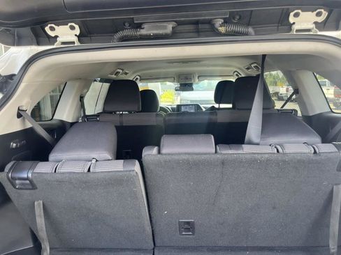 Used 2021 Toyota Highlander L FWD image 11