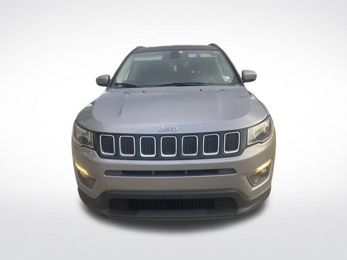 Used 2018 Jeep Compass Latitude w/ Popular Equipment Group FWD image 3