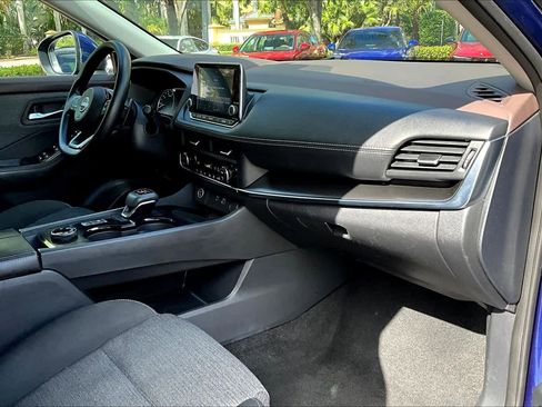 Used 2023 Nissan Rogue SV image 19