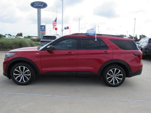 Certified 2025 Ford Explorer ST-Line w/ Premium Package RWD image 4