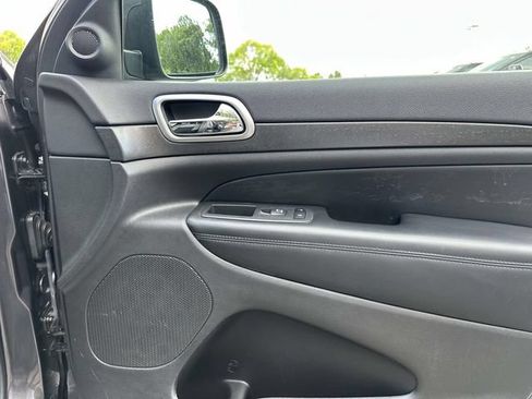 Used 2017 Jeep Grand Cherokee Altitude AWD/4WD image 40