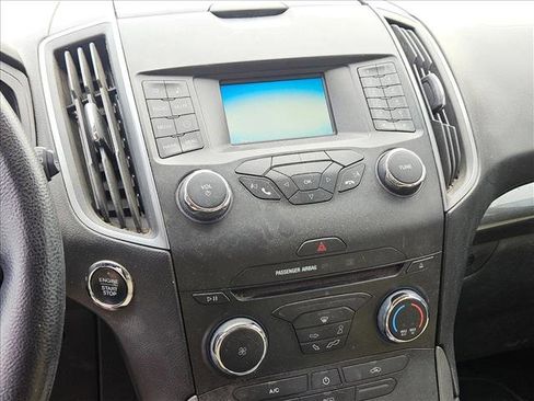 Used 2018 Ford Edge SE image 9