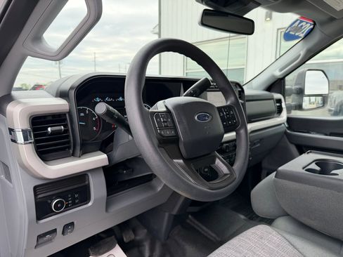 Used 2024 Ford F550 4x4 Crew Cab Super Duty w/ XLT Value Package image 17