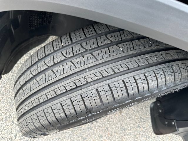 Certified 2025 Volkswagen Tiguan SE AWD/4WD image 39