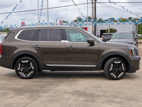 Used 2025 Kia Telluride S FWD image 24