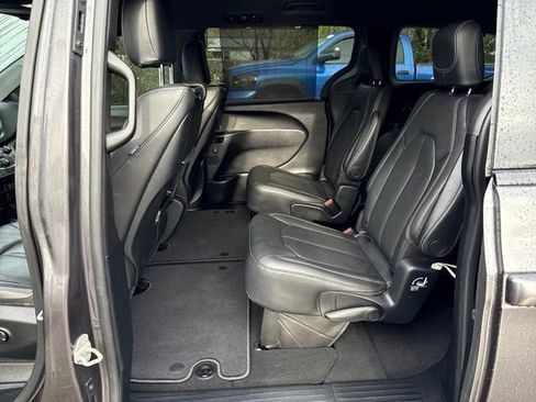 Used 2020 Chrysler Pacifica Touring-L Plus image 14