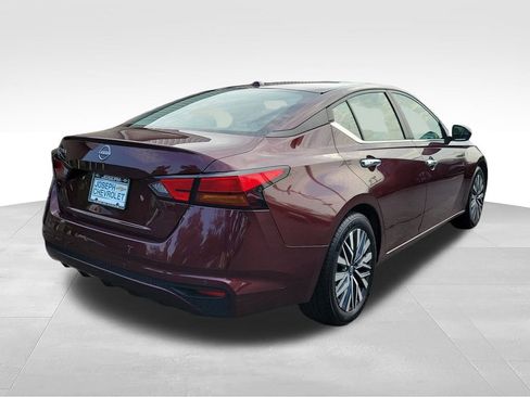 Used 2025 Nissan Altima 2.5 SV FWD image 4