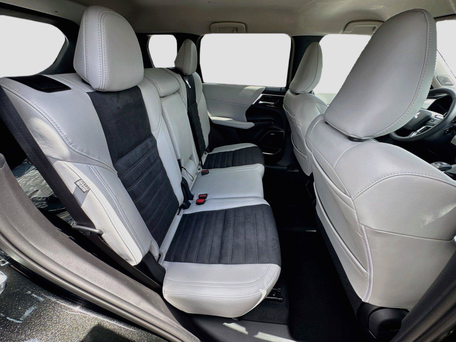 New 2026 Mitsubishi Outlander SE FWD image 28