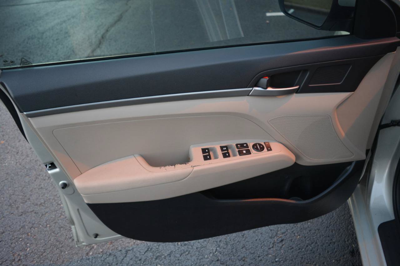 Used 2017 Hyundai Elantra SE FWD image 9