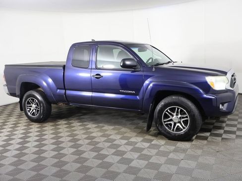 Used 2012 Toyota Tacoma 4x4 Access Cab V6 w/ SR5 Pkg image 11