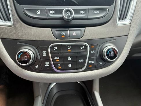 Used 2020 Chevrolet Malibu LT FWD image 25