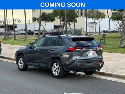 Used 2021 Toyota RAV4 LE AWD/4WD image 3