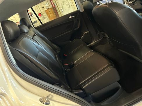 Used 2019 Volkswagen Tiguan SE image 34