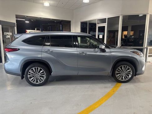 Used 2021 Toyota Highlander Platinum AWD/4WD image 9