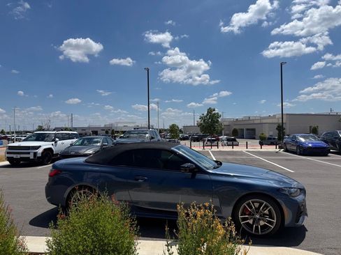 Used 2022 BMW M440i Convertible RWD image 4