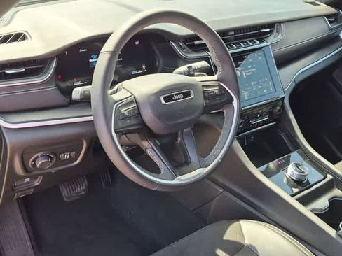Used 2024 Jeep Grand Cherokee Altitude AWD/4WD image 10