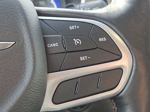 Used 2019 Chrysler Pacifica Touring-L Plus w/ Tire & Wheel Group image 10