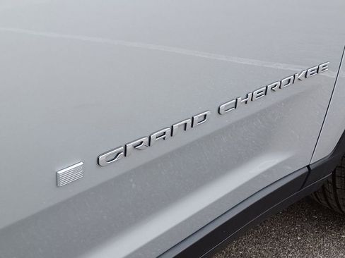 Used 2024 Jeep Grand Cherokee L Limited AWD/4WD image 6