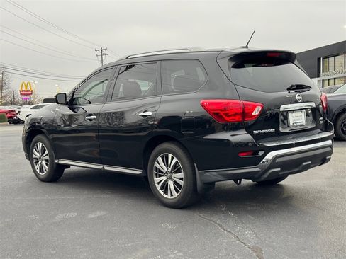 Used 2018 Nissan Pathfinder SV image 5