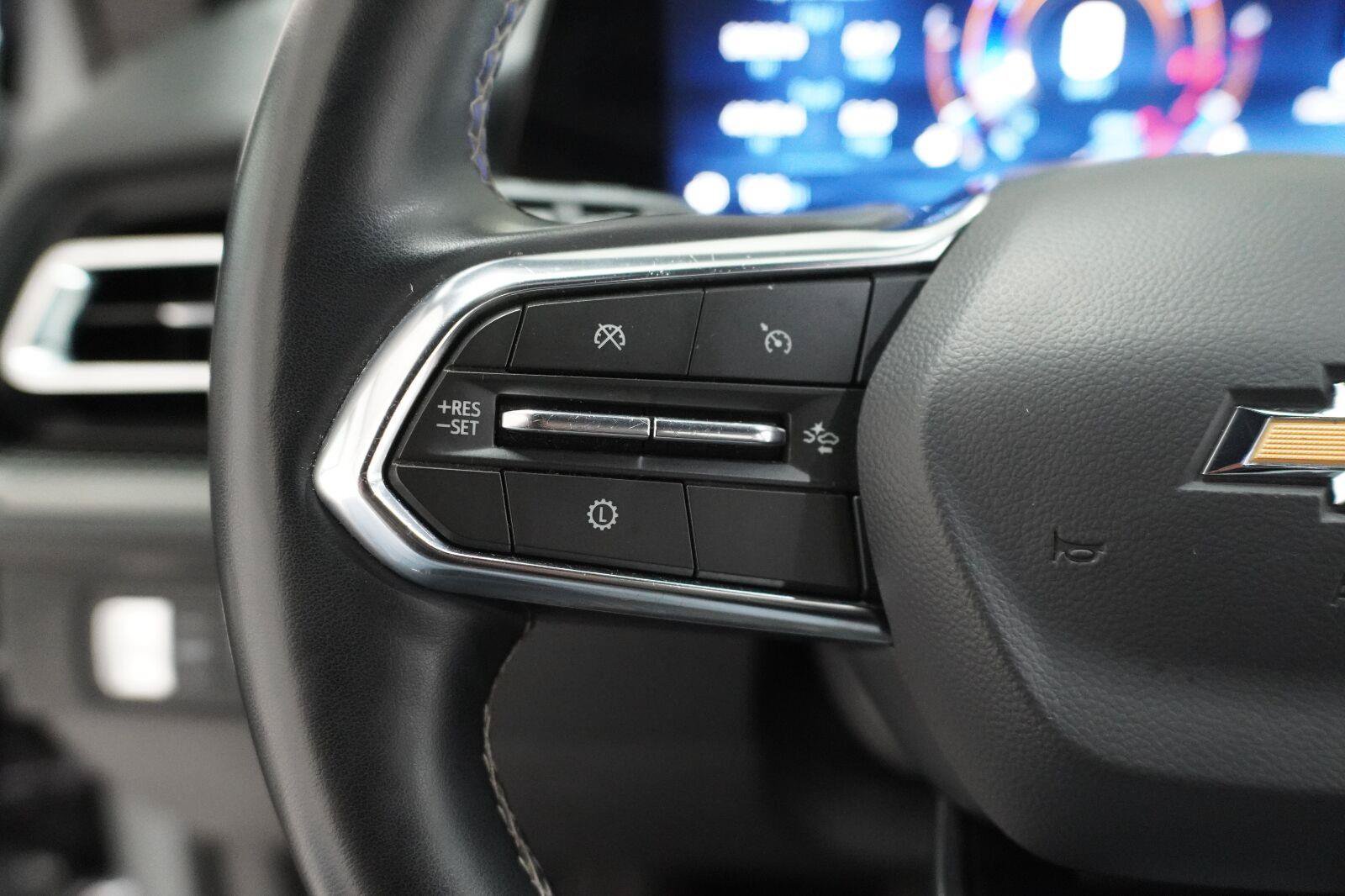 Used 2025 Chevrolet Traverse LT FWD image 16