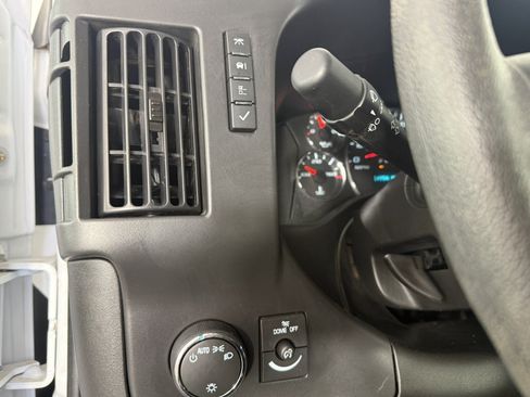 Used 2025 Chevrolet Express 3500 LS RWD image 22