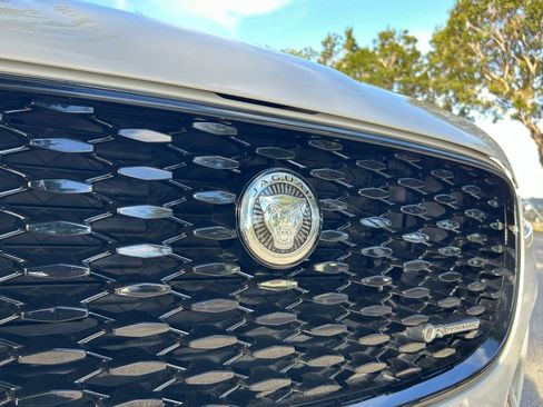 Used 2025 Jaguar F-PACE R-Dynamic S image 28