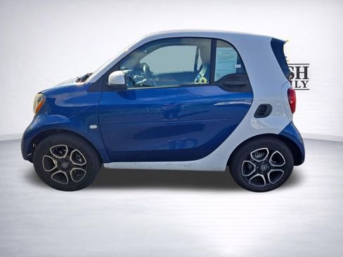 Used 2016 smart fortwo passion RWD image 4