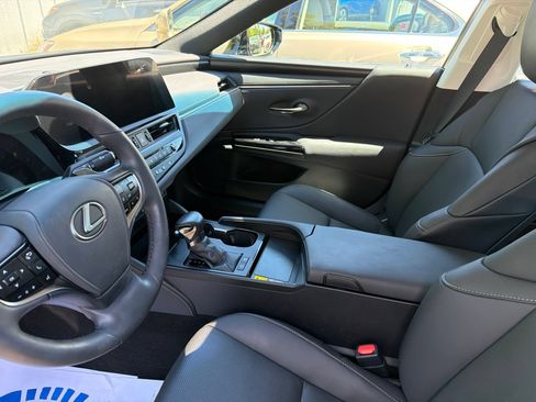 Used 2023 Lexus ES 300h w/ Premium Package FWD image 6