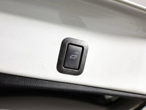 Used 2019 Toyota Highlander XLE w/ Carpet Mat Package (TMS) AWD/4WD image 21
