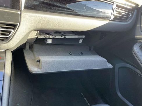 Certified 2025 Porsche Macan image 26