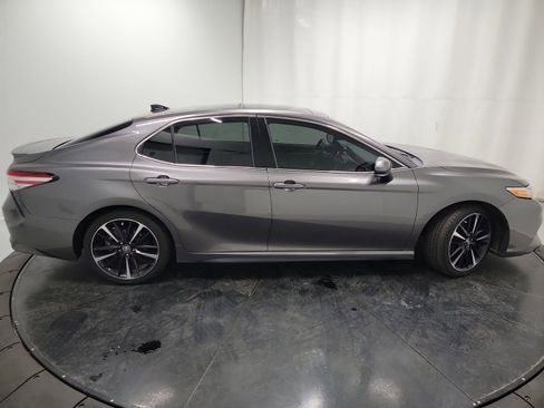 Used 2020 Toyota Camry XSE image 11