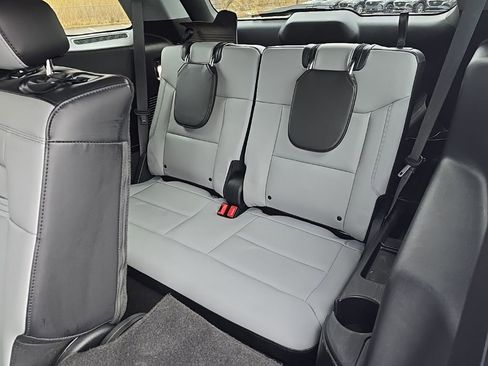 Used 2021 Ford Explorer XLT w/ Equipment Group 202A image 24