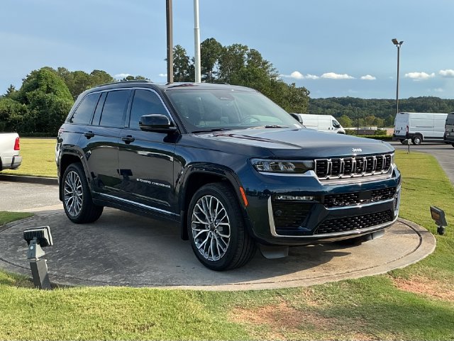 New 2027 Jeep Grand Cherokee Summit w/ MOPAR Finishing Package AWD/4WD image 9
