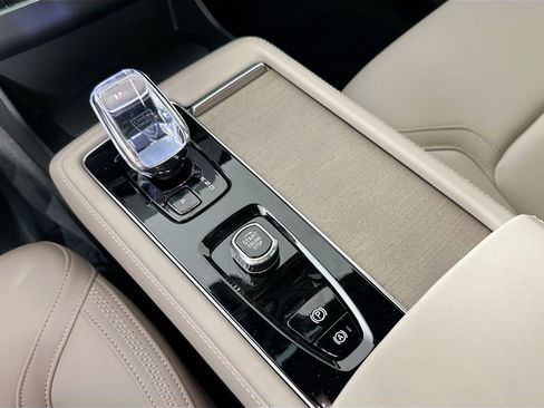 New 2026 Volvo XC90 B5 Core image 16