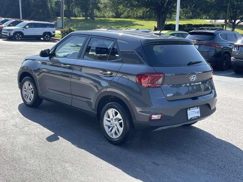 Used 2026 Hyundai Venue SE FWD image 4