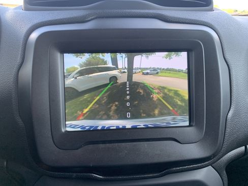 Used 2020 Jeep Renegade Latitude FWD image 25