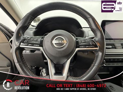 Used 2023 Nissan Altima 2.5 SR FWD image 11
