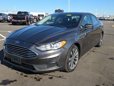 Used 2020 Ford Fusion SE image 2