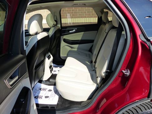 Used 2018 Ford Edge Titanium w/ Equipment Group 301A AWD/4WD image 39
