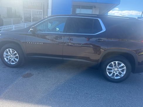 Used 2021 Chevrolet Traverse LT image 6