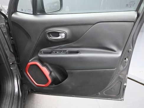 Used 2016 Jeep Renegade Trailhawk image 20