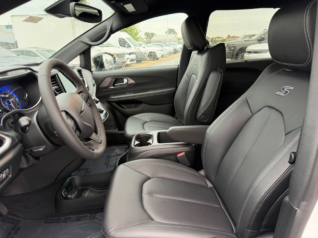 New 2026 Chrysler Pacifica Select AWD/4WD image 12