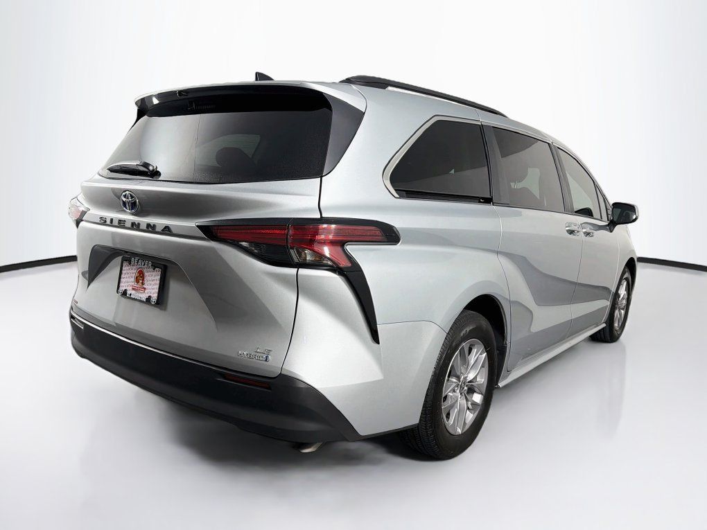 Used 2022 Toyota Sienna LE FWD image 10