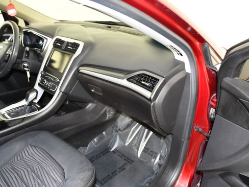 Used 2016 Ford Fusion SE FWD image 39