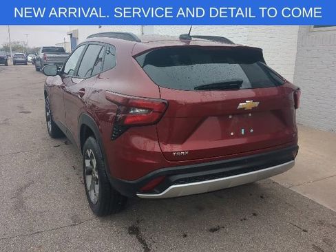 Used 2024 Chevrolet Trax LT w/ Driver Confidence Package FWD image 4