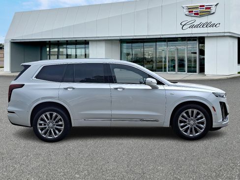 Certified 2023 Cadillac XT6 Premium Luxury w/ Platinum Package image 6